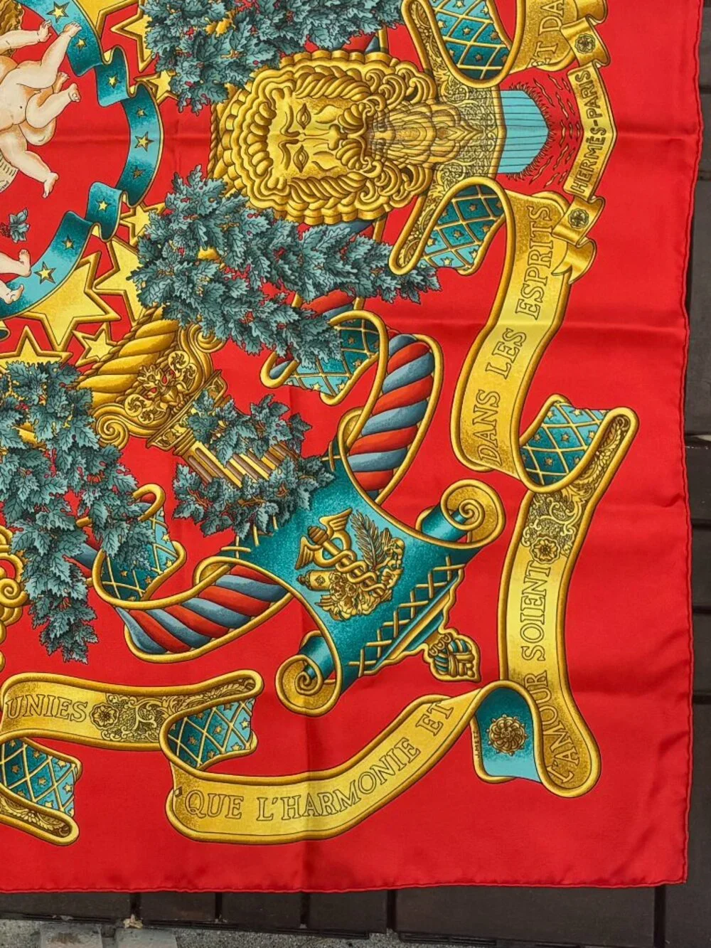 Authentic Hermes scarf Carre 90 Reds Silk Hermès - EUROPE by Joachim Metz. RaRE